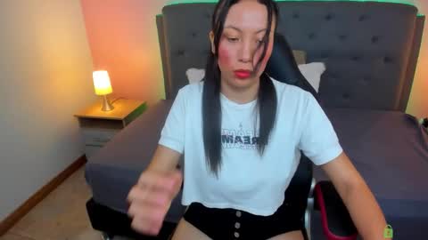 Mia online show from 09.18.25