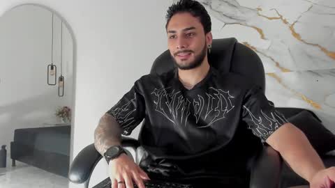 Snapshot of miike_stone1 chatting on 10.01.25 Daniel online show from 10.01.25