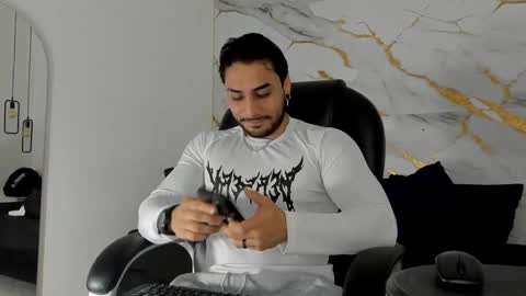 Snapshot of miike_stone1 chatting on 10.09.25 Daniel online show from 10.09.25