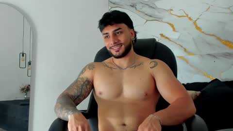 Snapshot of miike_stone1 chatting on 11.11.25 Daniel online show from 11.11.25