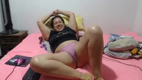 Snapshot of miilu74 chatting on 10.01.25 Miilu74 online show from 10.01.25