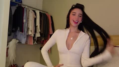miin_junn online show from 09.20.25