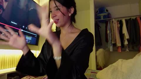 miin_junn online show from 09.22.25