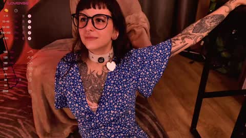 Snapshot of mika_moon_ chatting on 12.08.24 mika_moon_ online show from 12.08.24