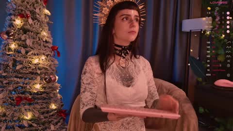 Snapshot of mika_moon_ chatting on 12.21.24 mika_moon_ online show from 12.21.24