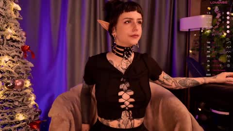 Snapshot of mika_moon_ chatting on 12.21.24 mika_moon_ online show from 12.21.24