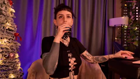 Snapshot of mika_moon_ chatting on 12.22.24 mika_moon_ online show from 12.22.24