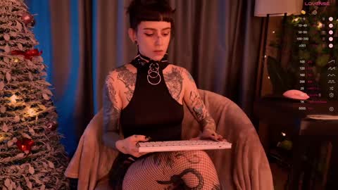 Snapshot of mika_moon_ chatting on 12.29.24 mika_moon_ online show from 12.29.24