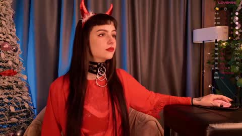 Snapshot of mika_moon_ chatting on 12.31.24 mika_moon_ online show from 12.31.24