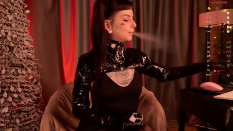 Snapshot of mika_moon_ chatting on 01.02.25 mika_moon_ online show from 01.02.25