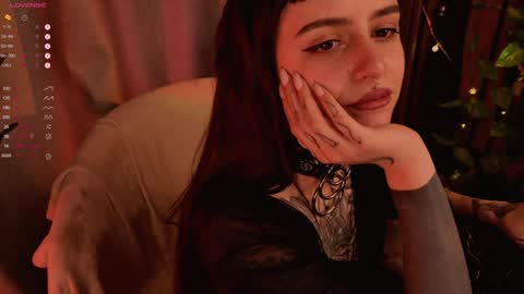 Snapshot of mika_moon_ chatting on 01.24.25 mika_moon_ online show from 01.24.25