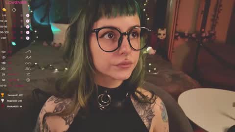 Snapshot of mika_moon_ chatting on 02.19.25 mika_moon_ online show from 02.19.25