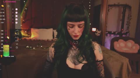 Snapshot of mika_moon_ chatting on 02.25.25 mika_moon_ online show from 02.25.25