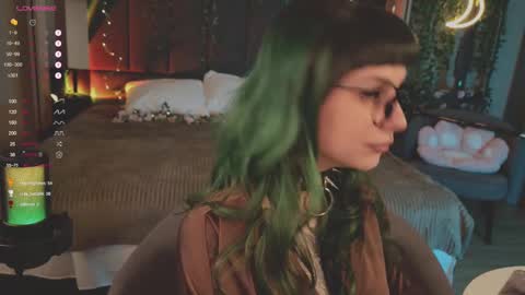 Snapshot of mika_moon_ chatting on 03.07.25 mika_moon_ online show from 03.07.25