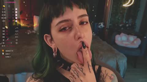 Snapshot of mika_moon_ chatting on 03.08.25 mika_moon_ online show from 03.08.25