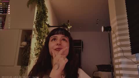 Snapshot of mika_moon_ chatting on 09.18.25 mika_moon_ online show from 09.18.25