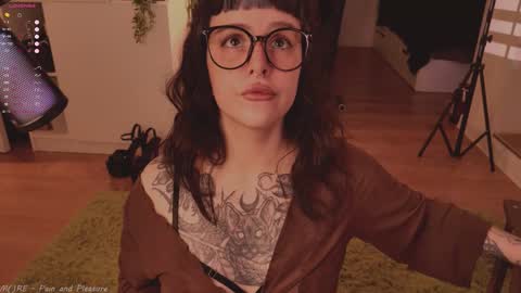 Snapshot of mika_moon_ chatting on 09.27.25 mika_moon_ online show from 09.27.25