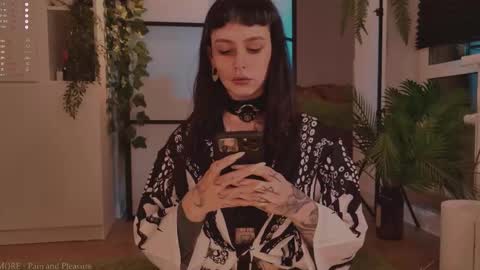 Snapshot of mika_moon_ chatting on 11.08.25 mika_moon_ online show from 11.08.25