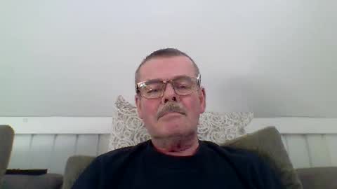 Snapshot of mikael42 chatting on 02.14.26 mikael42 online show from 02.14.26