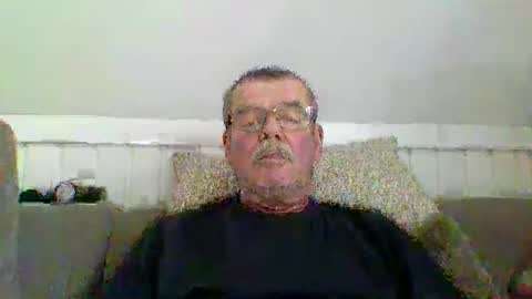 Snapshot of mikael42 chatting on 04.17.26 mikael42 online show from 04.17.26