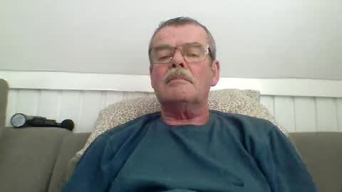 Snapshot of mikael42 chatting on 04.24.26 mikael42 online show from 04.24.26