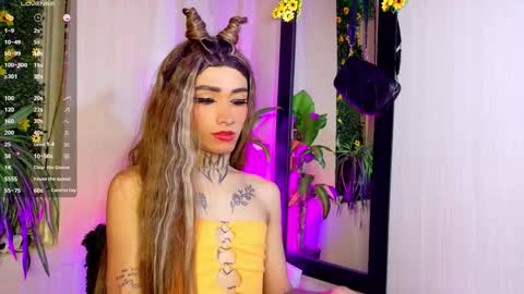 Snapshot of mikaelarangel chatting on 10.09.25 mikaelarangel online show from 10.09.25