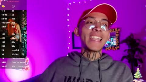 Snapshot of mikaelarangel chatting on 11.11.25 mikaelarangel online show from 11.11.25