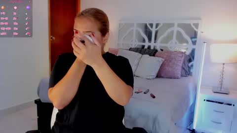 Mikaela blondie bigass online show from 12.20.25