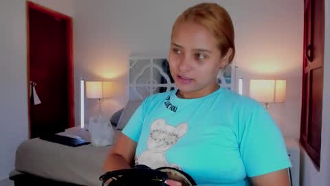 Mikaela blondie bigass online show from 01.18.26