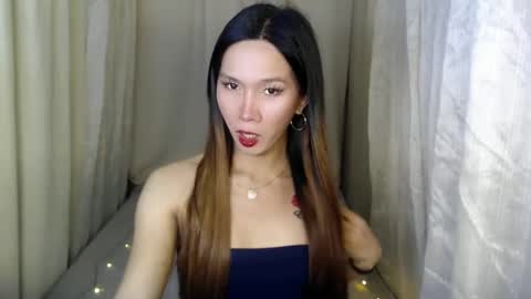 Snapshot of mikaellasander chatting on 01.20.25 ELLA online show from 01.20.25