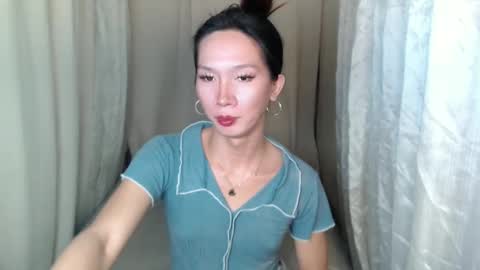 Snapshot of mikaellasander chatting on 01.21.25 ELLA online show from 01.21.25