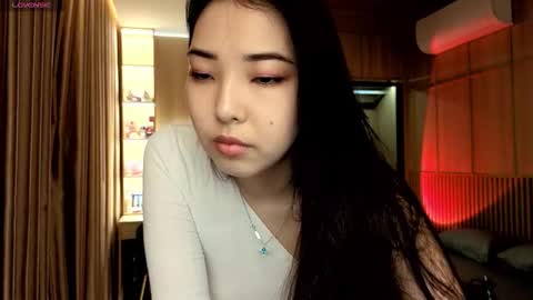 Snapshot of mikakimura chatting on 10.26.25 Miko now i live in Vietnam online show from 10.26.25