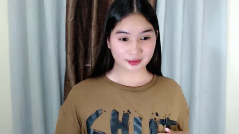 Snapshot of mikayla_slut chatting on 10.31.25 Kyla online show from 10.31.25