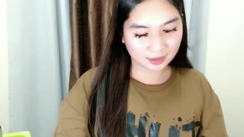 Snapshot of mikayla_slut chatting on 11.17.25 Kyla online show from 11.17.25