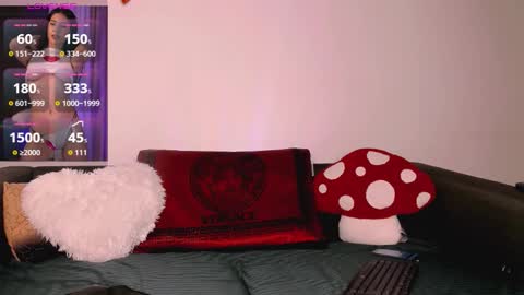 Snapshot of mikaylaraven chatting on 10.21.25 mikaylaraven online show from 10.21.25