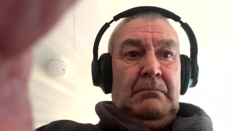 Snapshot of mike26051 chatting on 10.27.25 mike26051 online show from 10.27.25