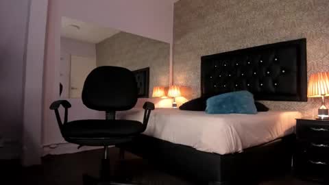 Snapshot of mike2_wills chatting on 12.10.24 Mike2 wills online show from 12.10.24