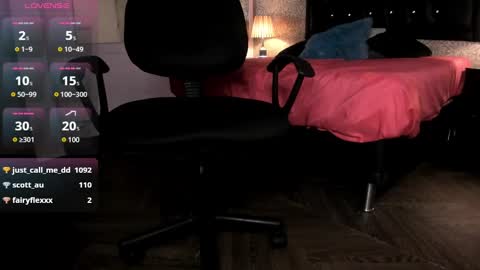 Snapshot of mike2_wills chatting on 12.22.24 Mike2 wills online show from 12.22.24