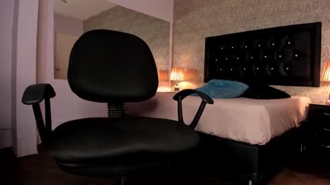 Snapshot of mike2_wills chatting on 01.07.25 Mike2 wills online show from 01.07.25