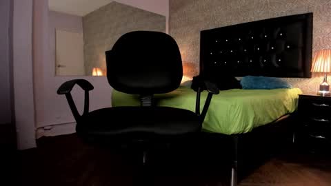 Snapshot of mike2_wills chatting on 01.08.25 Mike2 wills online show from 01.08.25