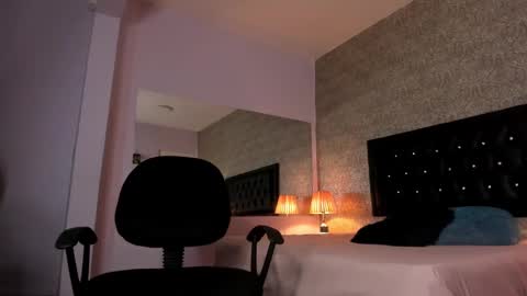 Snapshot of mike2_wills chatting on 02.05.25 Mike2 wills online show from 02.05.25