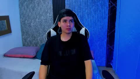 Mike 0233 online show from 12.18.25