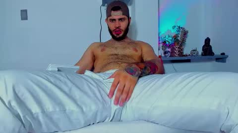 Snapshot of mike__horny chatting on 10.23.25 Mike online show from 10.23.25