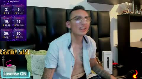 Snapshot of mike_bennet chatting on 03.17.26 Mike Bennet Make me Cum Please online show from 03.17.26