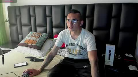 Snapshot of mike_bennet chatting on 06.07.26 Mike Bennet Make me Cum Please online show from 06.07.26