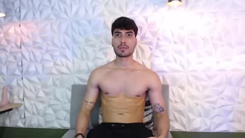 Snapshot of mike_collim chatting on 01.09.25 Mike online show from 01.09.25