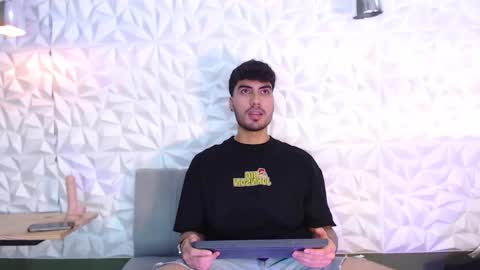 Snapshot of mike_collim chatting on 01.18.25 Mike online show from 01.18.25