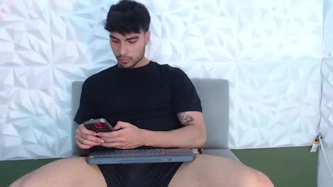 Snapshot of mike_collim chatting on 01.22.25 Mike online show from 01.22.25