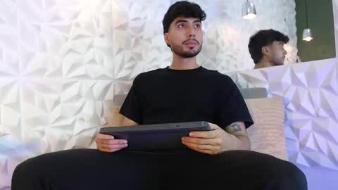 Snapshot of mike_collim chatting on 03.08.25 Mike online show from 03.08.25