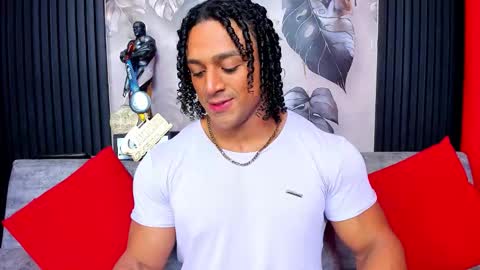 Snapshot of mike_estevess chatting on 09.30.25 online show from 09.30.25